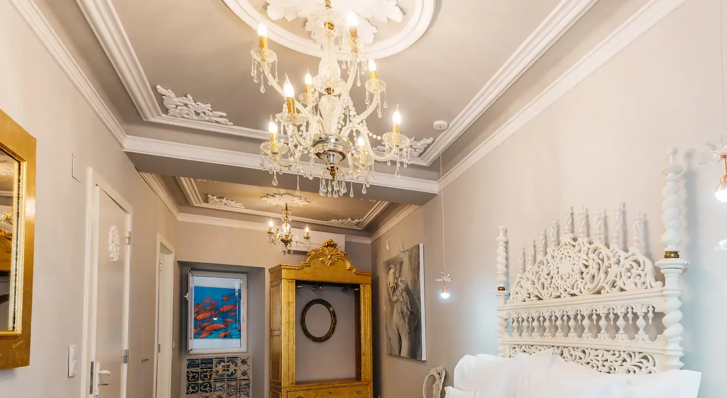 Refined Apartment with River View - Main view